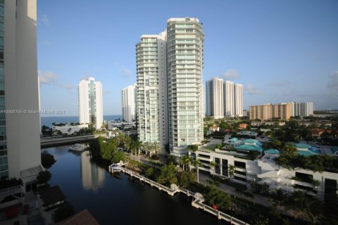 Copropriété à vendre à Sunny Isles Beach, Floride: 3 chambres, 138.33 m2 № 1694339 - photo 1