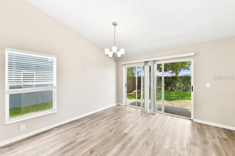 Casa en alquiler en Brandon, Florida, 3 dormitorios, 126.63 m2 № 2391237 - foto 5