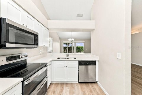 Casa en alquiler en Brandon, Florida, 3 dormitorios, 126.63 m2 № 2391237 - foto 6