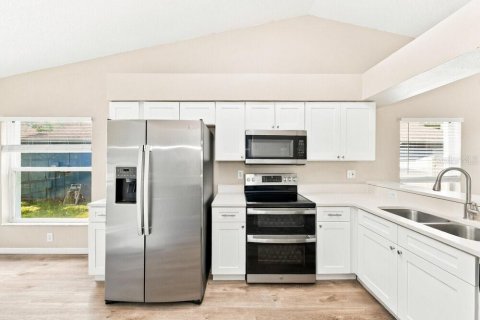 Casa en alquiler en Brandon, Florida, 3 dormitorios, 126.63 m2 № 2391237 - foto 7