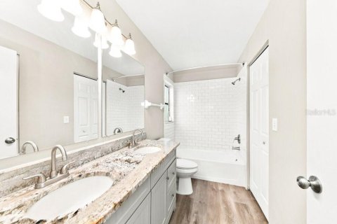 Casa en alquiler en Brandon, Florida, 3 dormitorios, 126.63 m2 № 2391237 - foto 12