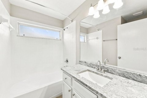 Casa en alquiler en Brandon, Florida, 3 dormitorios, 126.63 m2 № 2391237 - foto 15