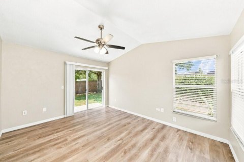 Casa en alquiler en Brandon, Florida, 3 dormitorios, 126.63 m2 № 2391237 - foto 11