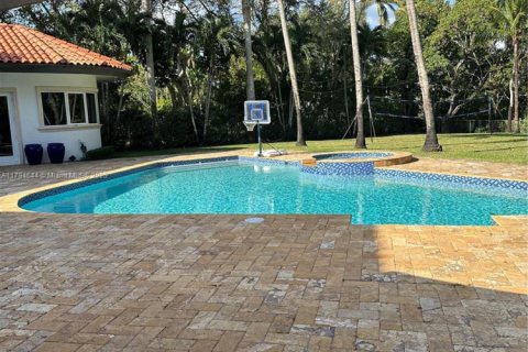 House in Pinecrest, Florida 6 bedrooms, 543.39 sq.m. № 1711230 - photo 1