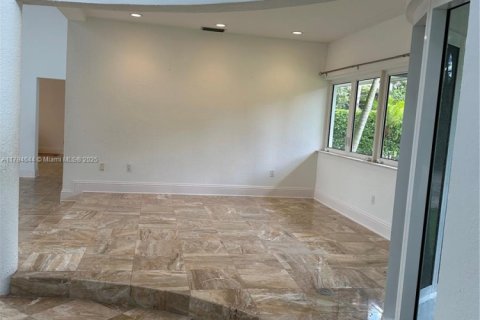 House in Pinecrest, Florida 6 bedrooms, 543.39 sq.m. № 1711230 - photo 12
