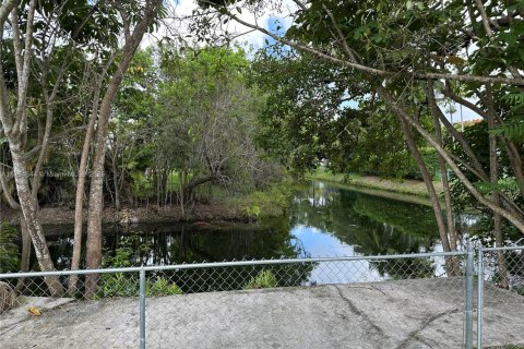 House in Pinecrest, Florida 6 bedrooms, 543.39 sq.m. № 1711230 - photo 30
