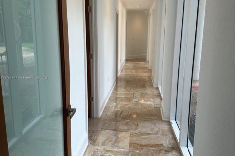 House in Pinecrest, Florida 6 bedrooms, 543.39 sq.m. № 1711230 - photo 25