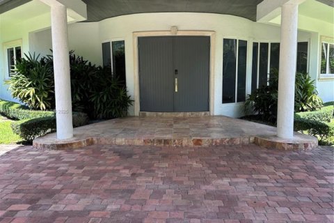 House in Pinecrest, Florida 6 bedrooms, 543.39 sq.m. № 1711230 - photo 4