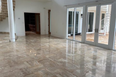 House in Pinecrest, Florida 6 bedrooms, 543.39 sq.m. № 1711230 - photo 11