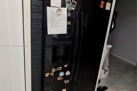 Villa ou maison à louer à Homestead, Floride: 3 chambres, 230.03 m2 № 2029267 - photo 13