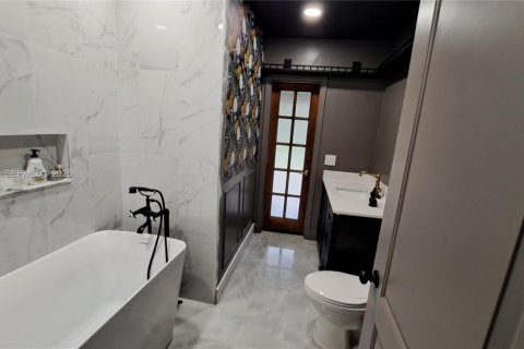 Villa ou maison à louer à Homestead, Floride: 3 chambres, 230.03 m2 № 2029267 - photo 18