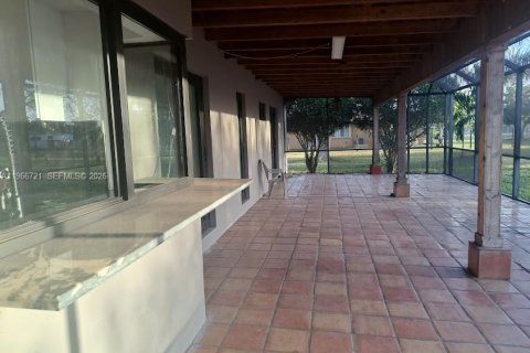 Villa ou maison à louer à Homestead, Floride: 3 chambres, 230.03 m2 № 2029267 - photo 30