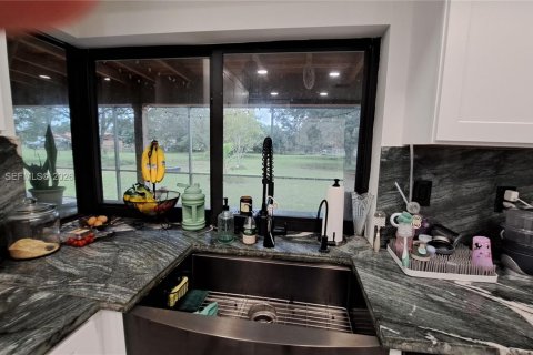 Villa ou maison à louer à Homestead, Floride: 3 chambres, 230.03 m2 № 2029267 - photo 12