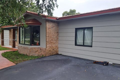 Villa ou maison à louer à Homestead, Floride: 3 chambres, 230.03 m2 № 2029267 - photo 3