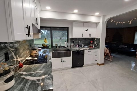 Villa ou maison à louer à Homestead, Floride: 3 chambres, 230.03 m2 № 2029267 - photo 11