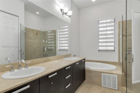 Villa ou maison à vendre à Pembroke Pines, Floride: 3 chambres, 151.71 m2 № 2025824 - photo 23