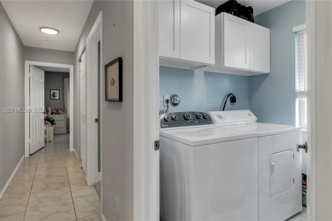 Villa ou maison à vendre à Pembroke Pines, Floride: 3 chambres, 151.71 m2 № 2025824 - photo 16