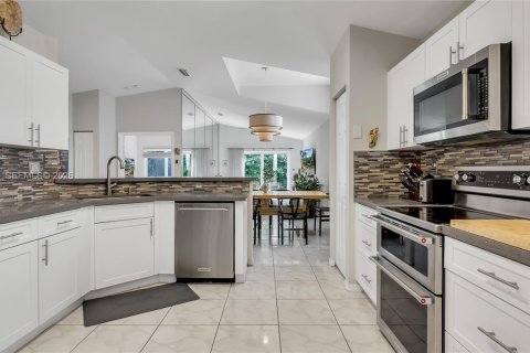 Villa ou maison à vendre à Pembroke Pines, Floride: 3 chambres, 151.71 m2 № 2025824 - photo 9