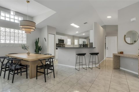 Villa ou maison à vendre à Pembroke Pines, Floride: 3 chambres, 151.71 m2 № 2025824 - photo 12