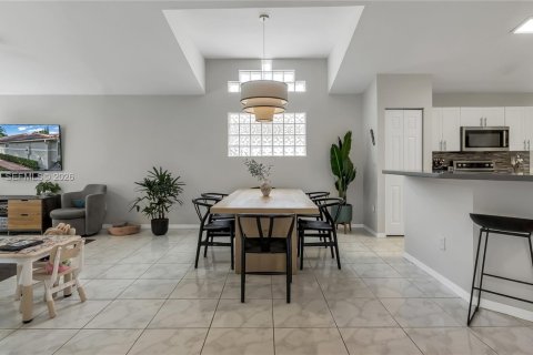 Villa ou maison à vendre à Pembroke Pines, Floride: 3 chambres, 151.71 m2 № 2025824 - photo 15