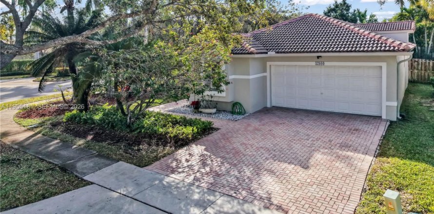 Villa ou maison à Pembroke Pines, Floride 3 chambres, 151.71 m2 № 2025824