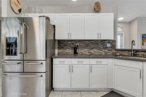 Villa ou maison à vendre à Pembroke Pines, Floride: 3 chambres, 151.71 m2 № 2025824 - photo 4