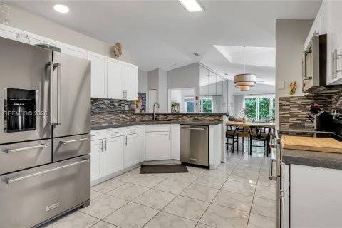 Villa ou maison à vendre à Pembroke Pines, Floride: 3 chambres, 151.71 m2 № 2025824 - photo 10