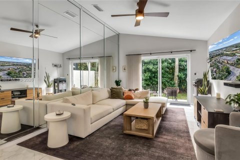 Villa ou maison à vendre à Pembroke Pines, Floride: 3 chambres, 151.71 m2 № 2025824 - photo 5