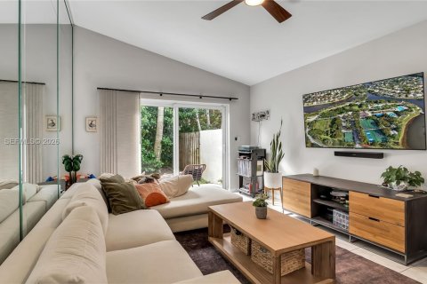 Villa ou maison à vendre à Pembroke Pines, Floride: 3 chambres, 151.71 m2 № 2025824 - photo 3