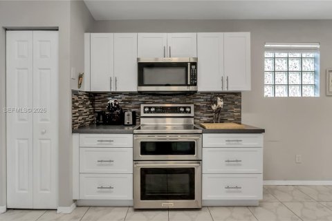 Villa ou maison à vendre à Pembroke Pines, Floride: 3 chambres, 151.71 m2 № 2025824 - photo 8