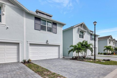 Touwnhouse à louer à Stuart, Floride: 3 chambres, 167.6 m2 № 2390260 - photo 2
