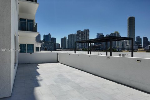 Condominio en Miami, Florida, 2 dormitorios  № 2432525