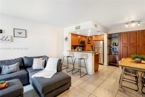 Condo in Miami, Florida, 2 bedrooms  № 2076525 - photo 2