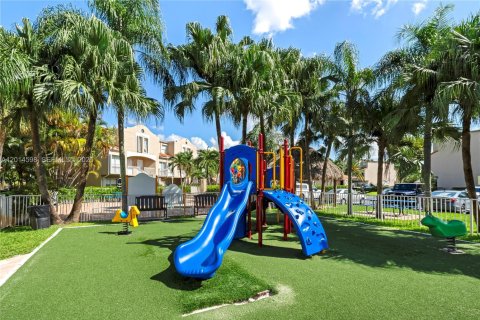 Condo in Miami, Florida, 2 bedrooms  № 2076525 - photo 21