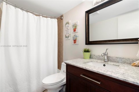 Condo in Miami, Florida, 2 bedrooms  № 2076525 - photo 19