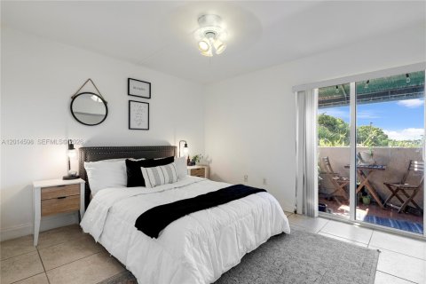 Condo in Miami, Florida, 2 bedrooms  № 2076525 - photo 14