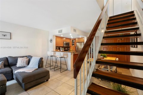 Condo in Miami, Florida, 2 bedrooms  № 2076525 - photo 3