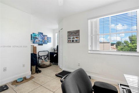 Condo in Miami, Florida, 2 bedrooms  № 2076525 - photo 16