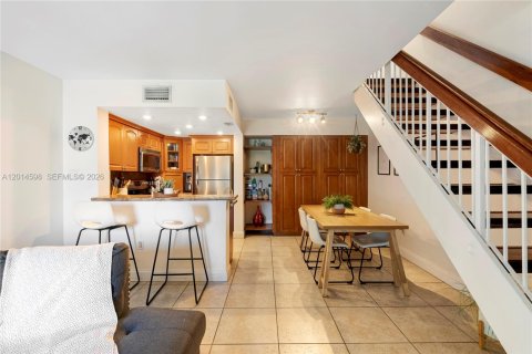 Condo in Miami, Florida, 2 bedrooms № 2076525