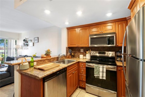 Condo in Miami, Florida, 2 bedrooms  № 2076525 - photo 6