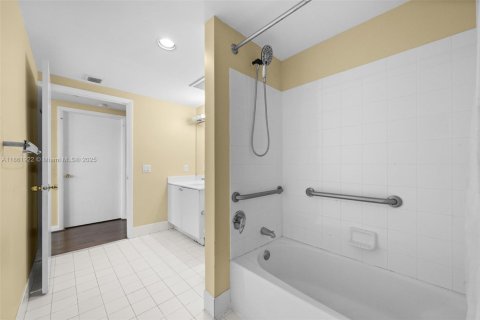 Copropriété à vendre à Sunny Isles Beach, Floride: 3 chambres, 172.8 m2 № 1892453 - photo 27