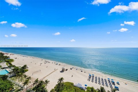 Copropriété à vendre à Sunny Isles Beach, Floride: 3 chambres, 172.8 m2 № 1892453 - photo 1