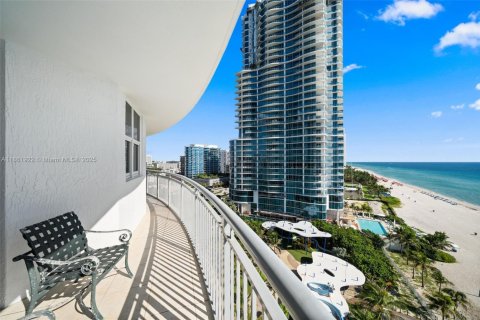 Copropriété à vendre à Sunny Isles Beach, Floride: 3 chambres, 172.8 m2 № 1892453 - photo 2