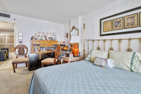 Condo in Sunny Isles Beach, Florida, 3 bedrooms  № 1702595 - photo 16