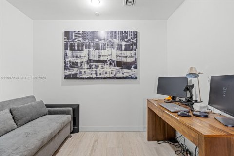 Снять в аренду кондоминиум в Майами, Флорида 1 спальня, 70.23м2, № 2063524 - фото 15