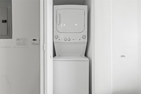 Снять в аренду кондоминиум в Майами, Флорида 1 спальня, 70.23м2, № 2063524 - фото 19