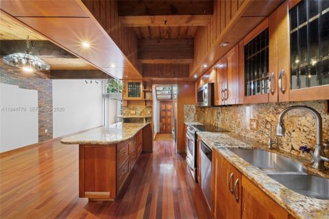 Townhouse in Miami, Florida 3 bedrooms, 157.28 sq.m. № 2001387 - photo 15