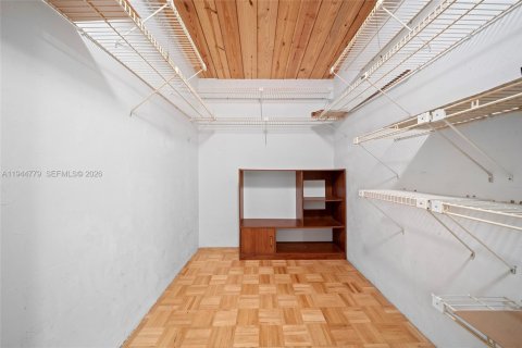 Townhouse in Miami, Florida 3 bedrooms, 157.28 sq.m. № 2001387 - photo 27