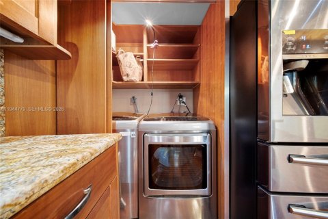 Townhouse in Miami, Florida 3 bedrooms, 157.28 sq.m. № 2001387 - photo 16