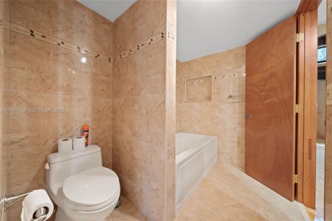 Townhouse in Miami, Florida 3 bedrooms, 157.28 sq.m. № 2001387 - photo 26